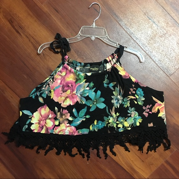 Cropped Floral Flowy Top - Picture 2 of 3